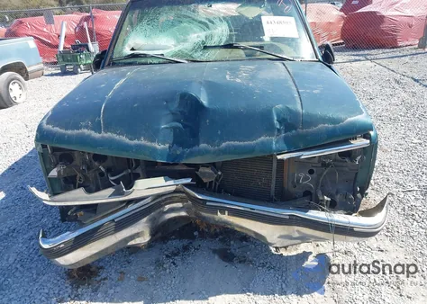 1997 Chevrolet C1500 Fleetside z USA, uszkodzony, nr VIN 1GCEC19R7VE175585